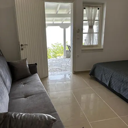 το άσπρο σπίτι Apartment *